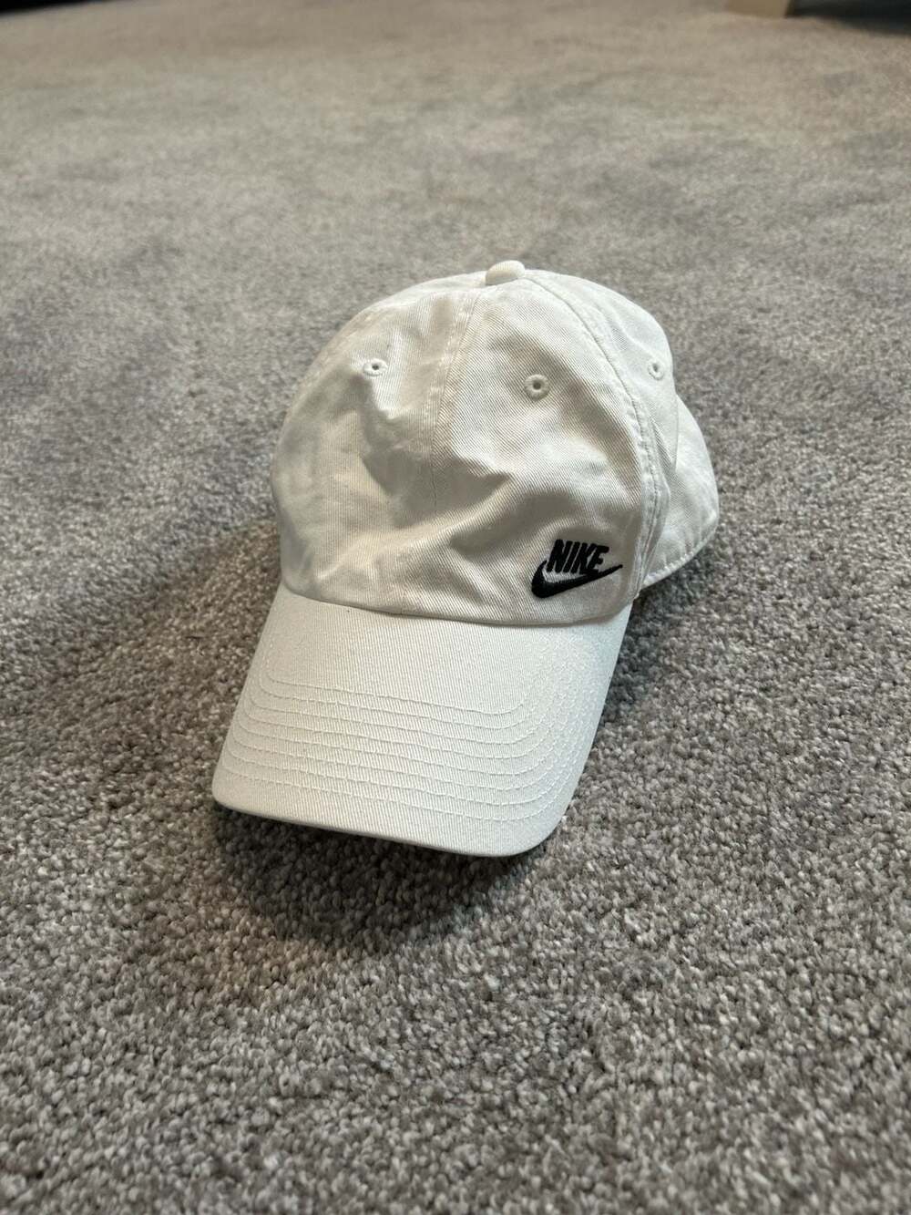 Nike Heritage86 White Cotton Adjustable Baseball Cap Hat with Black Swoosh